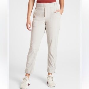 Athleta Trekkie Belted Pant Size 4